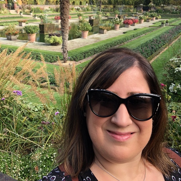 Meet your Posher, Emily - Picture 1 of 1